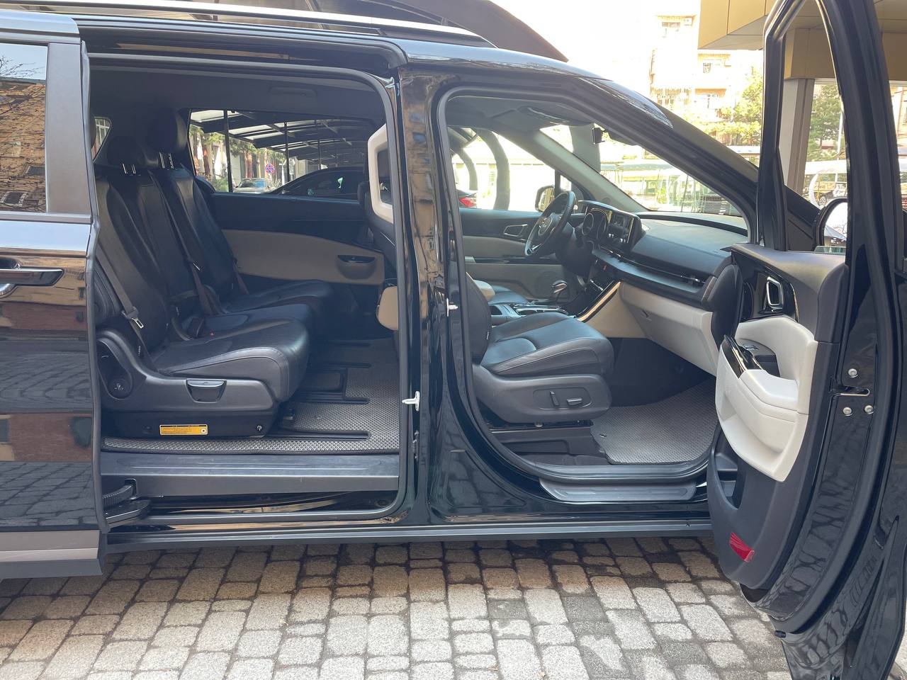 Аренда Kia Carnival 7 мест — сдвижные двери