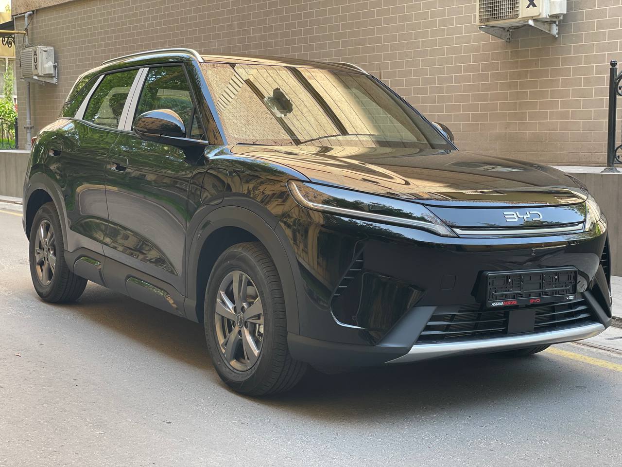 Прокат BYD Yuan Up DM-i в Ташкенте — вид сзади